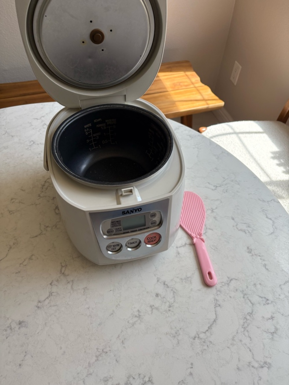 Sanyo White Multi-Function Rice Cooker with Digital Controls - Picture 6 of 8